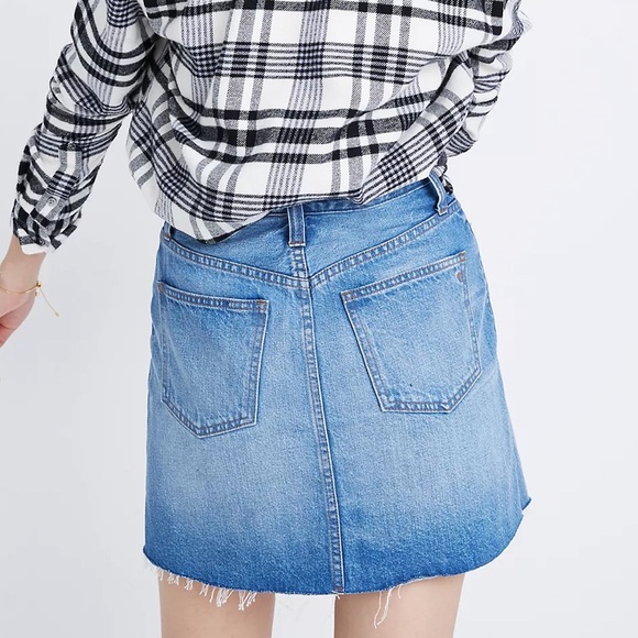 Madewell Rigid Denim A-Line Mini Skirt in Leandra Wash (size 23) - Picture 2 of 8